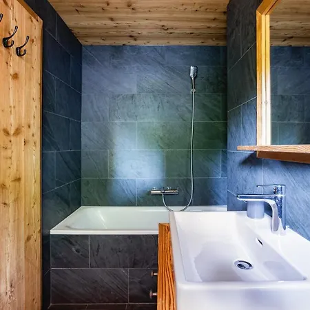 Fabulous Luxury Chalet W. Jacuzzi Sauna בקתה לה צומאז