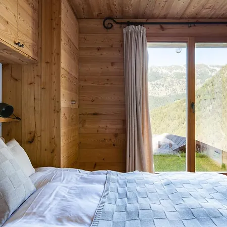 Fabulous Luxury Chalet W. Jacuzzi Sauna בקתה *